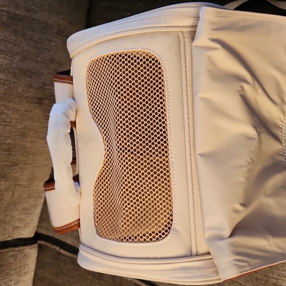 NEW, VERY NICE, NEVER USED VOOCOO Small Pet Carrier Backpack...Cat, Dog, etc. - Picture 4 of 15